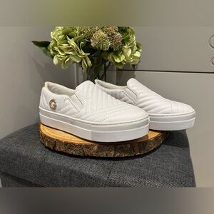 GBG Los Angeles by GUESS White Slip-On Sneakers Women’s 5.5